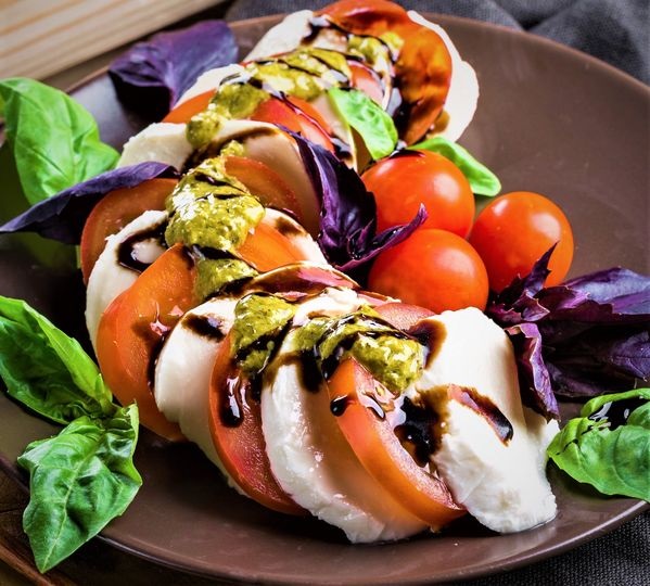 On Tap Oil & Vinegar Caprese Salad